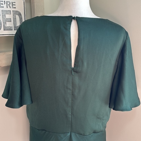 Showpo. AMARTINA MIDI V NECK TWIST BODICE FLUTTER SLEEVE DRESS FOREST GREEN NWT - Picture 13 of 16